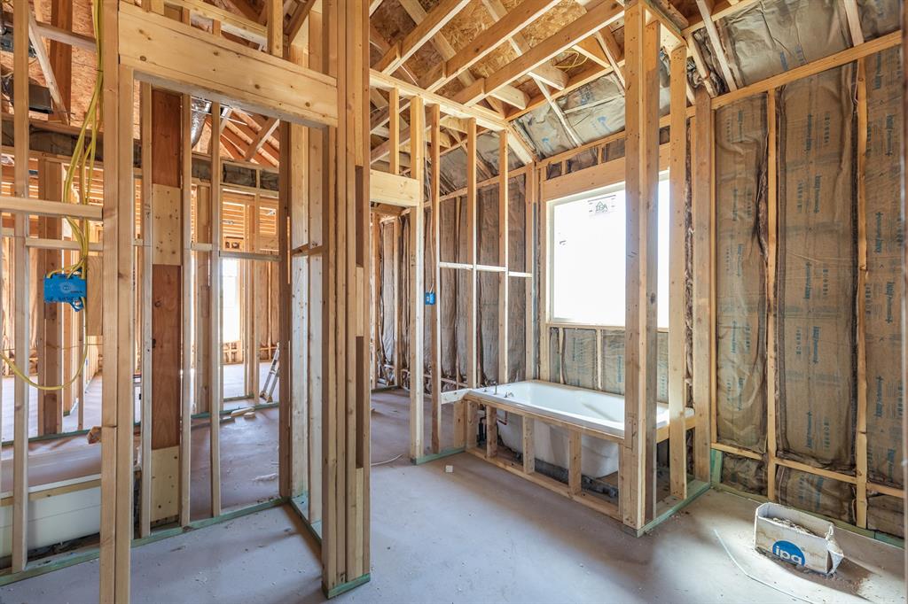 1002 Northbrook Court Property Photo 9