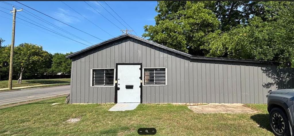 3501 S Henderson Street Property Photo 1