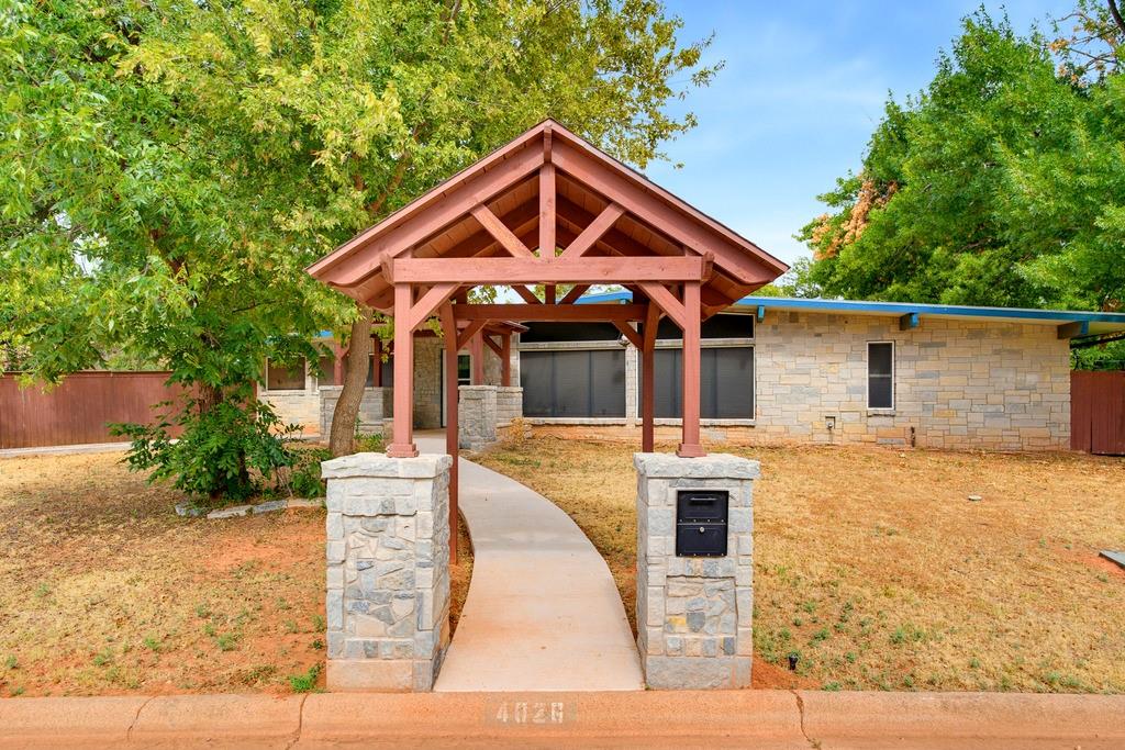 4026 Congress Court Property Photo 1