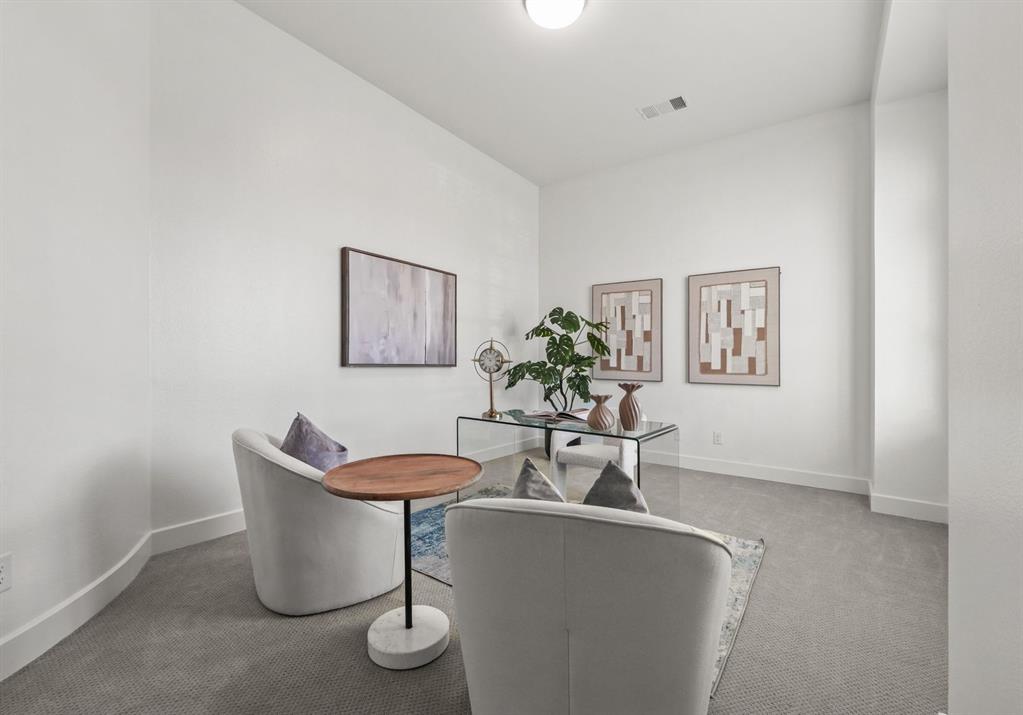 2628 Camden Court Property Photo 4