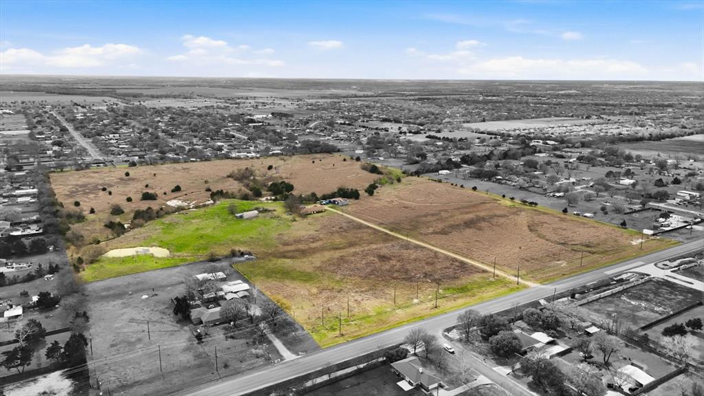 801 E Fm-664 Road Property Photo 3