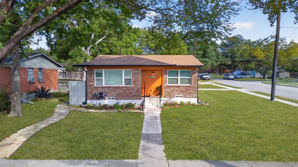 421 Wallace Drive Property Photo 1