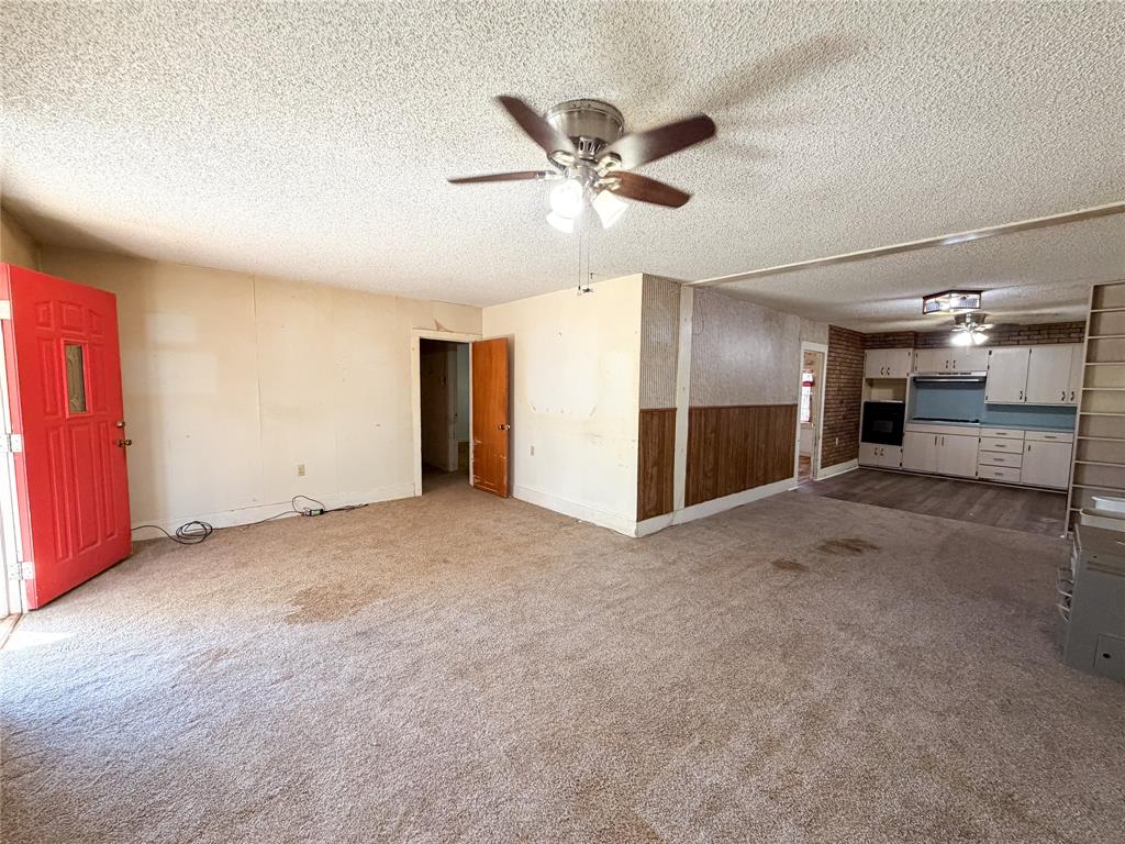 1401 N Avenue K Property Photo 4