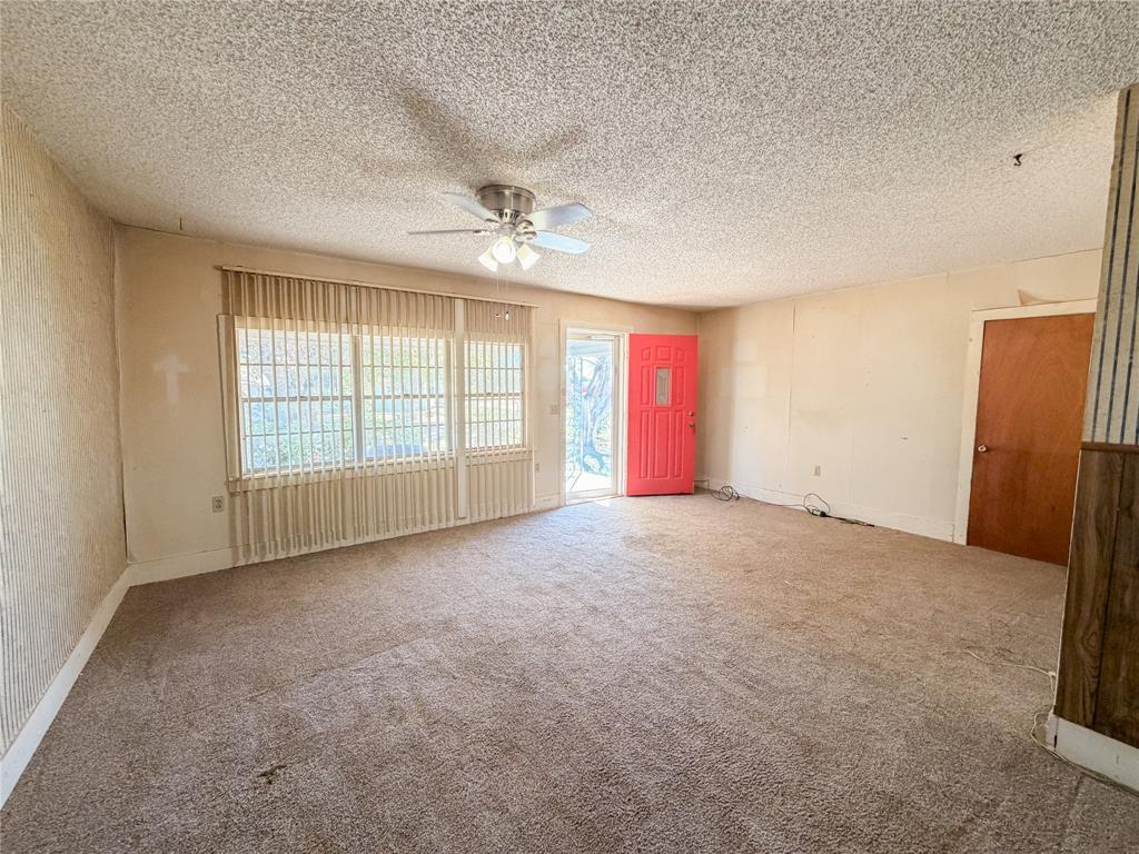 1401 N Avenue K Property Photo 5