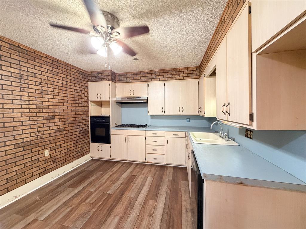 1401 N Avenue K Property Photo 8