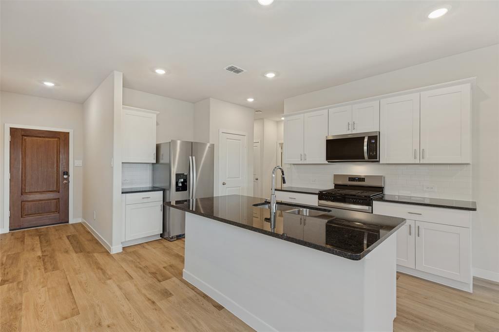 1006 Angel Street Property Photo 11