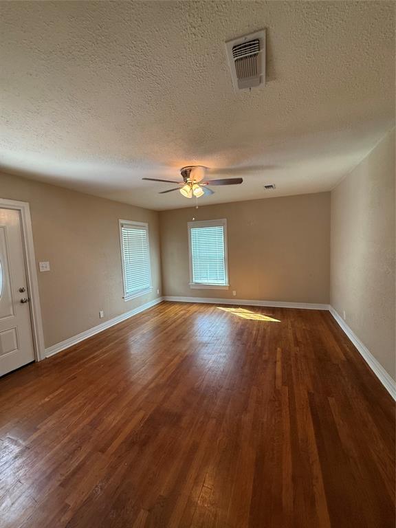 317 E 10th Street Property Photo 5