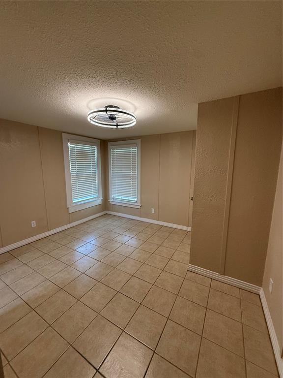 317 E 10th Street Property Photo 12