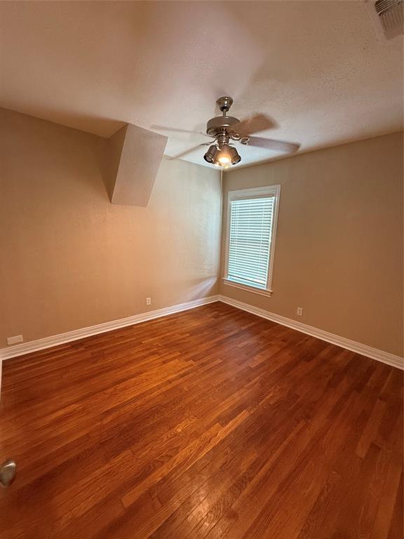 317 E 10th Street Property Photo 15