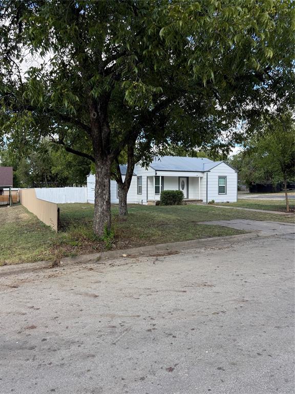 317 E 10th Street Property Photo 22
