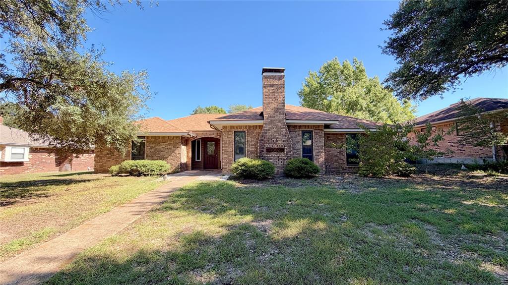 1002 Glenda Street Property Photo 1