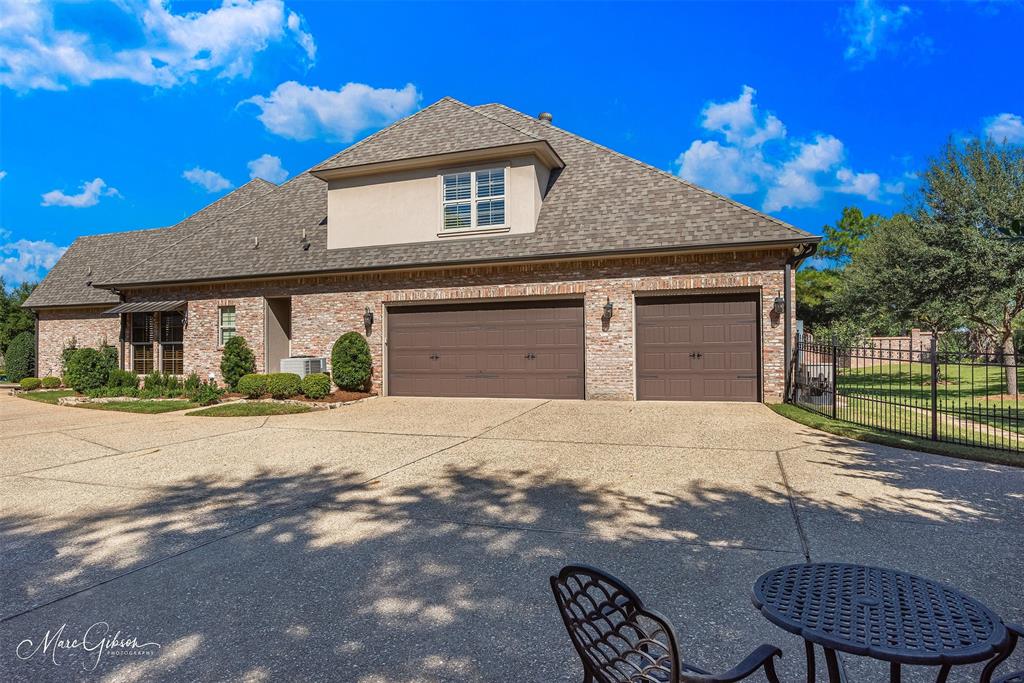 205 Summertree Court Property Photo 3
