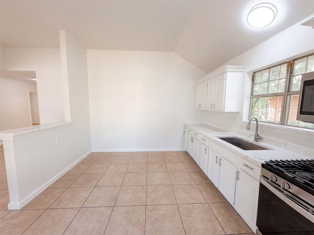 1322 E Waco Avenue Property Photo 7