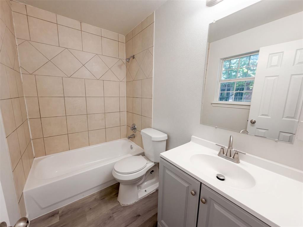 1322 E Waco Avenue Property Photo 8