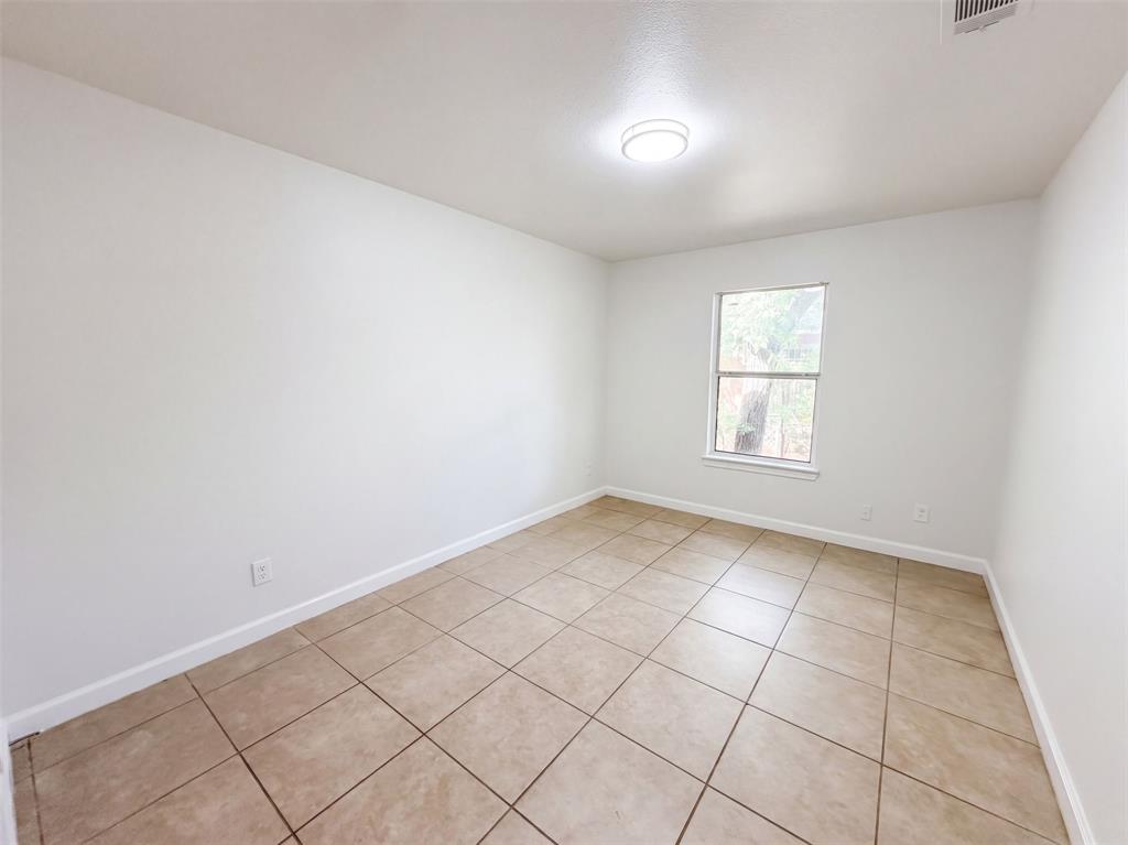 1322 E Waco Avenue Property Photo 9
