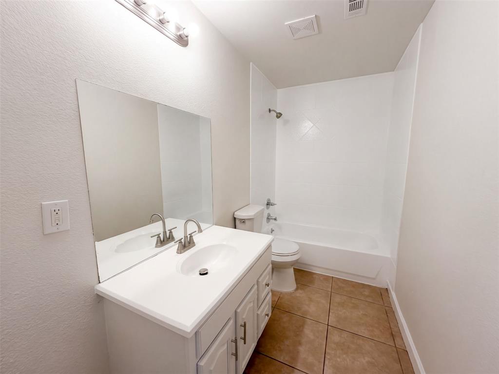 1322 E Waco Avenue Property Photo 12