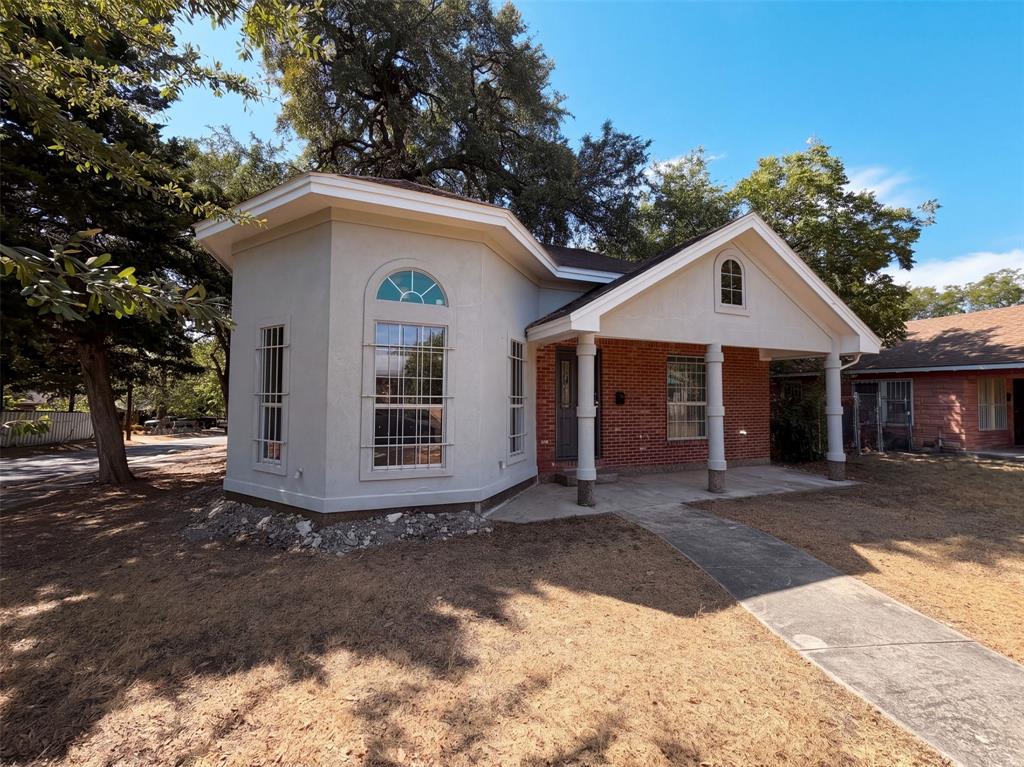 1322 E Waco Avenue Property Photo 16