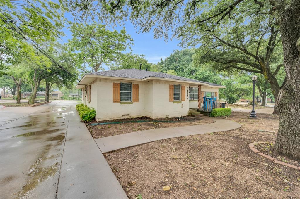 214 W Belt Line Road B Property Photo 4