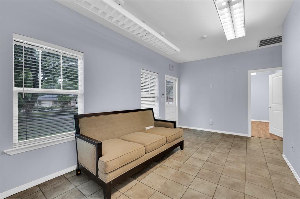 214 W Belt Line Road B Property Photo 12