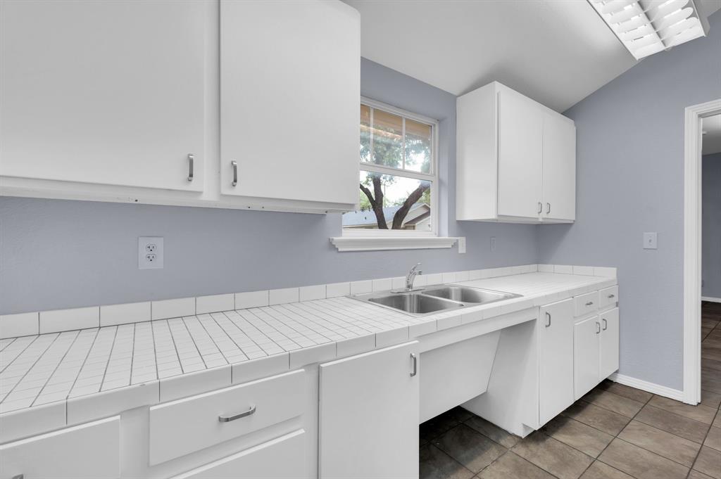 214 W Belt Line Road B Property Photo 13