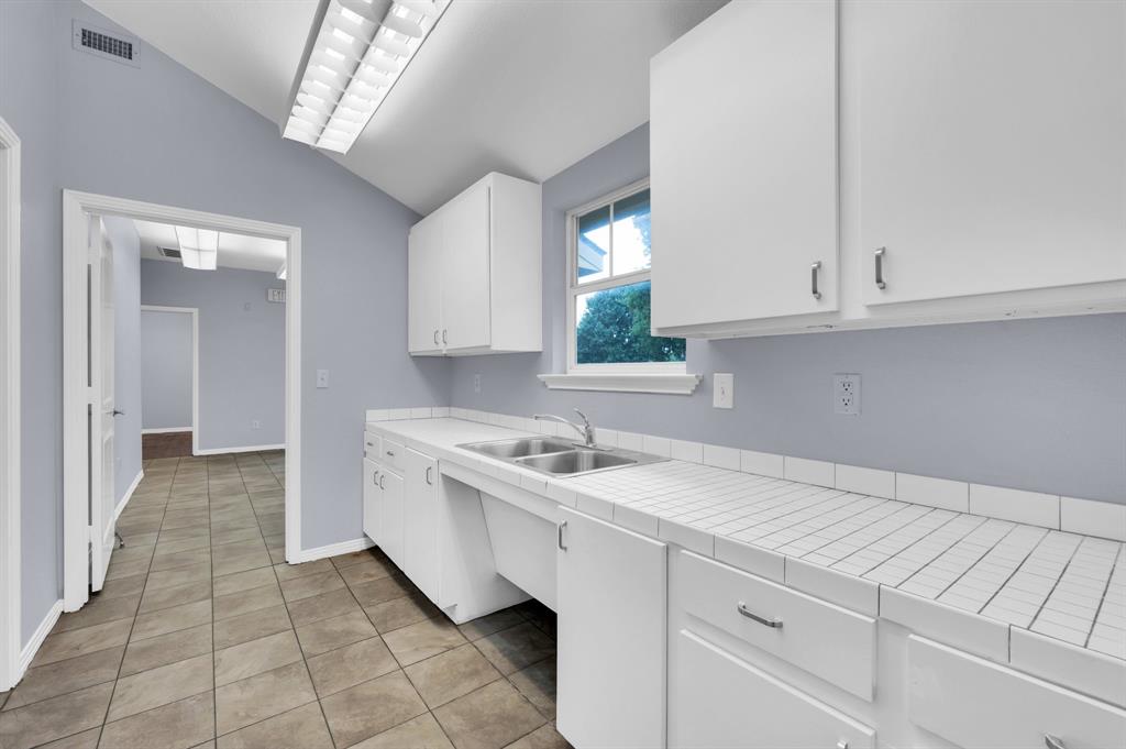 214 W Belt Line Road B Property Photo 14