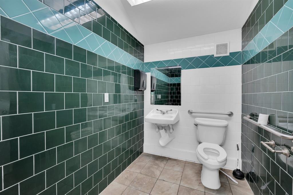 214 W Belt Line Road B Property Photo 18