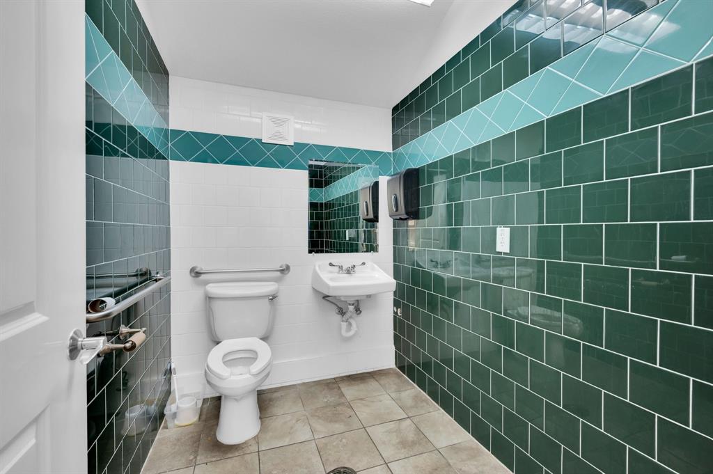 214 W Belt Line Road B Property Photo 19