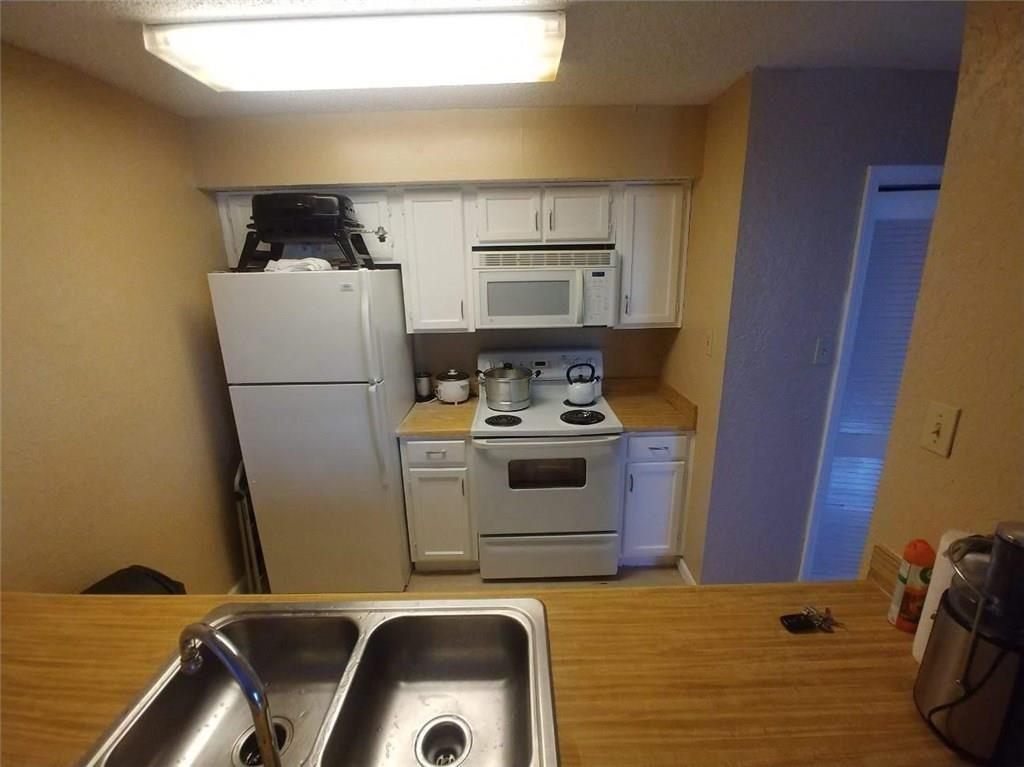 9811 Walnut Street 304 Property Photo 1