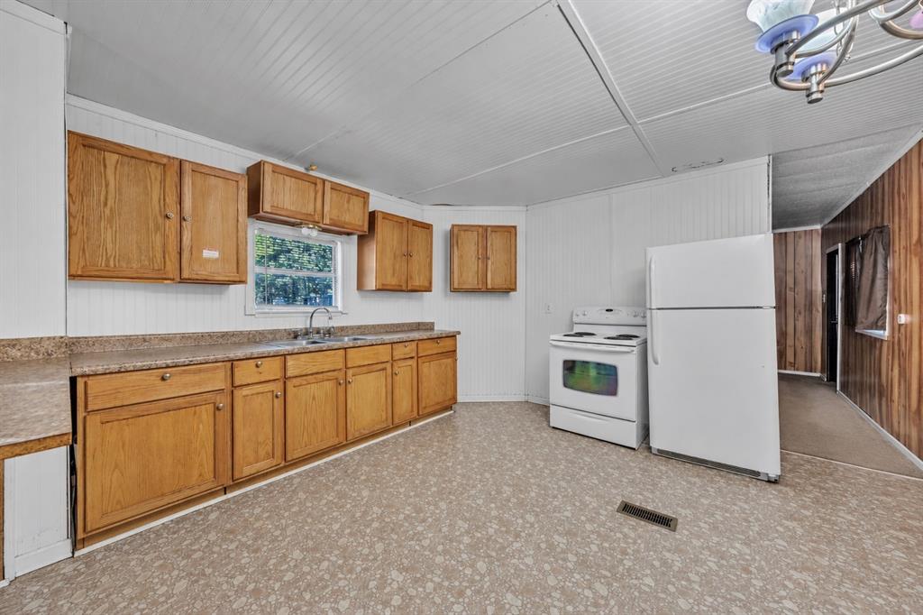 4647 Lyndi Lane Property Photo 9