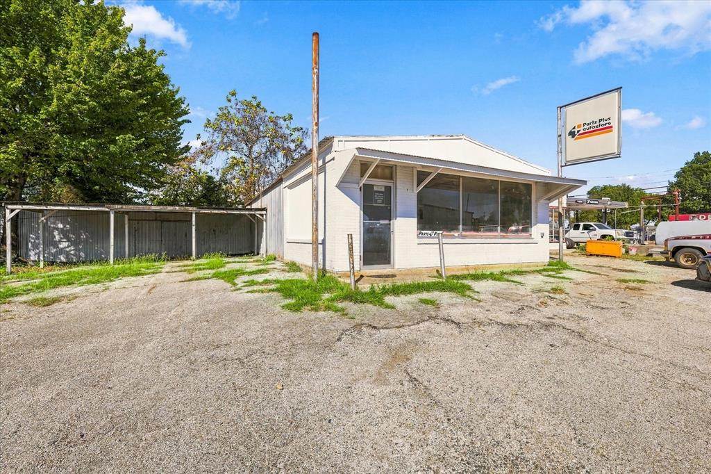 102 College Street Property Photo 3