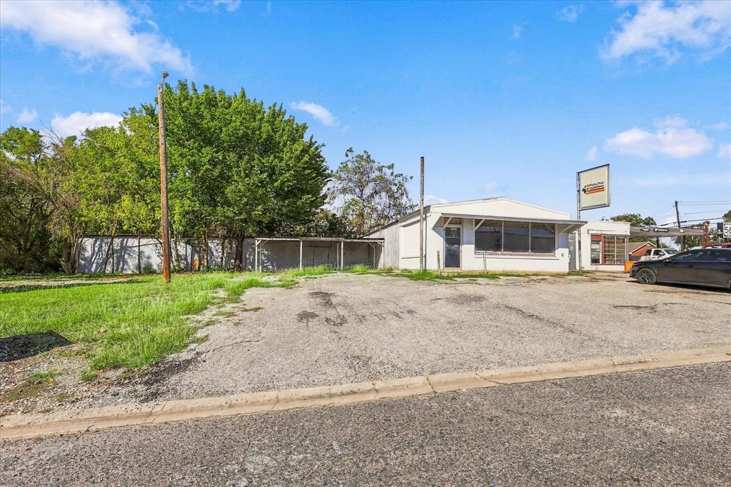 102 College Street Property Photo 4