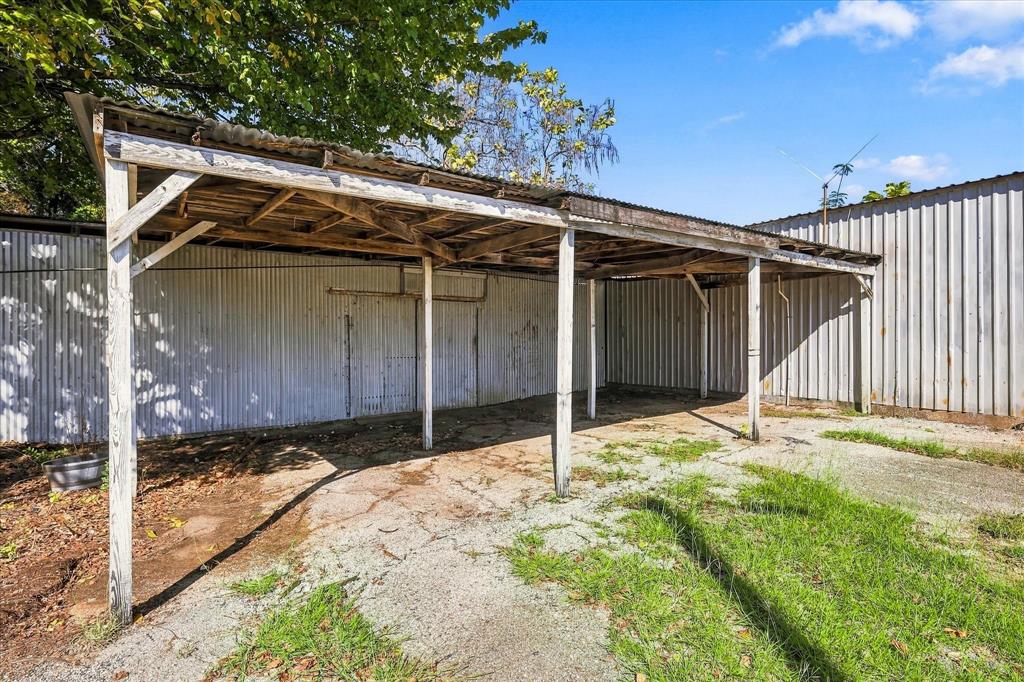 102 College Street Property Photo 20