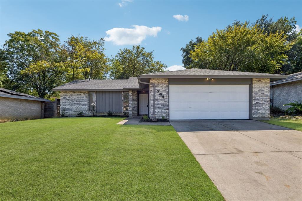 744 Salsbury Circle Property Photo 1