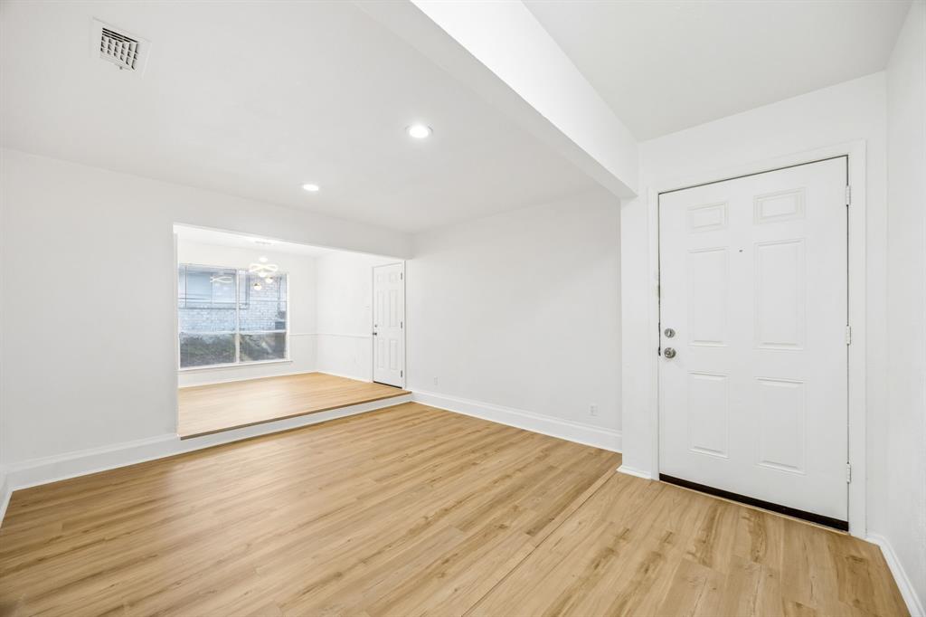 744 Salsbury Circle Property Photo 3