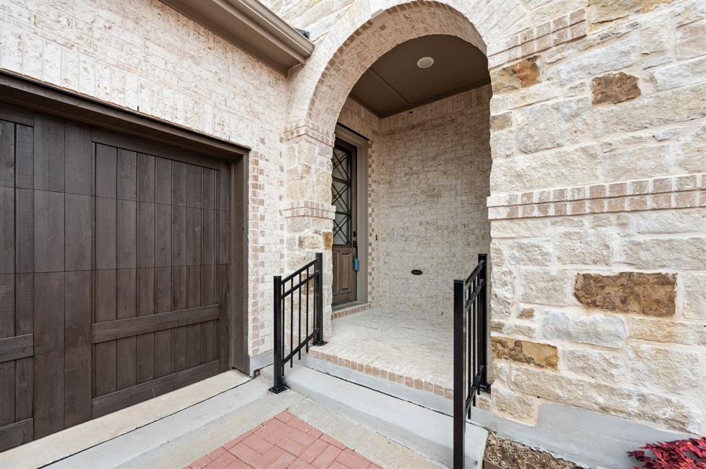 4821 Forest Crest Parkway Property Photo 2