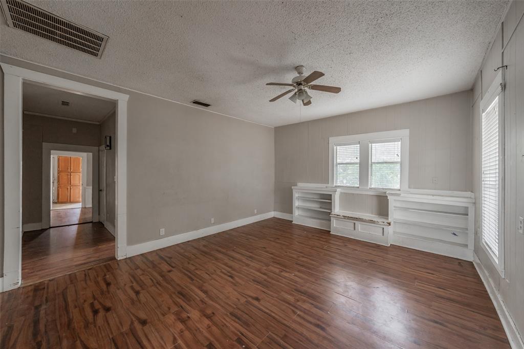 212 N Ruddell Street Property Photo 4