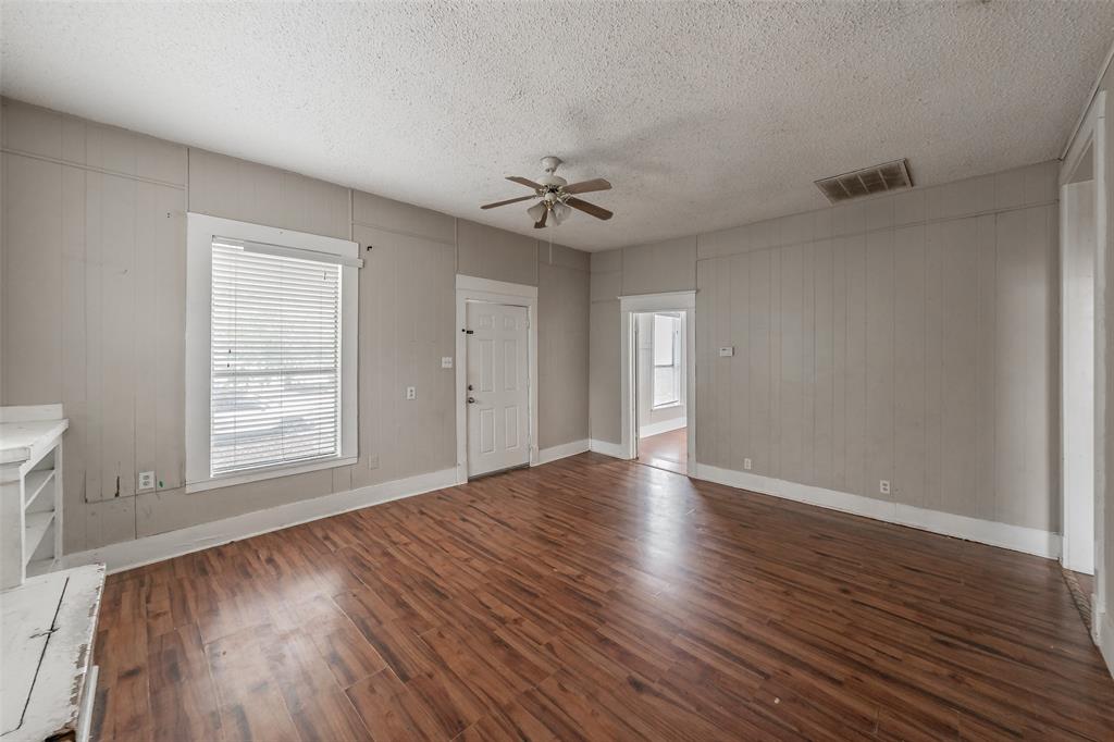 212 N Ruddell Street Property Photo 5
