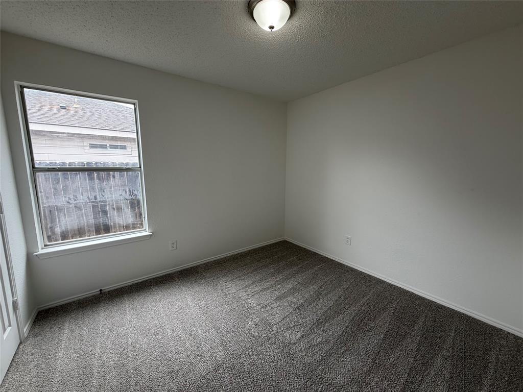 1033 Olivewood Lane Property Photo 4