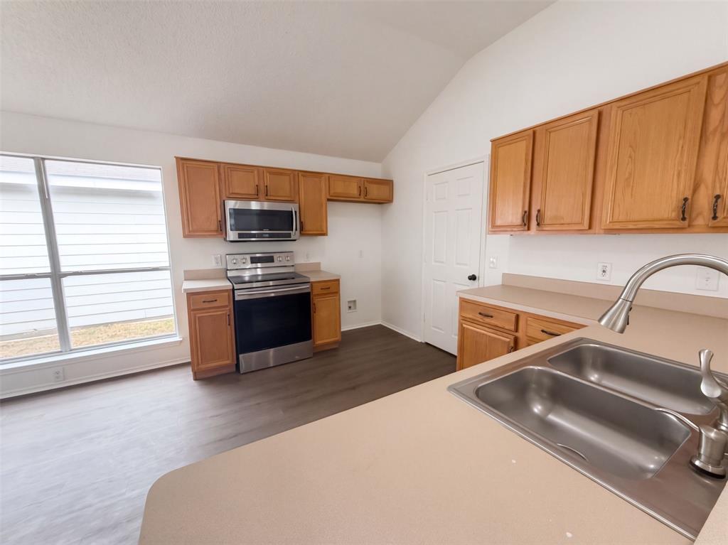 1033 Olivewood Lane Property Photo 6
