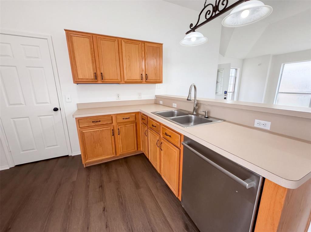 1033 Olivewood Lane Property Photo 8