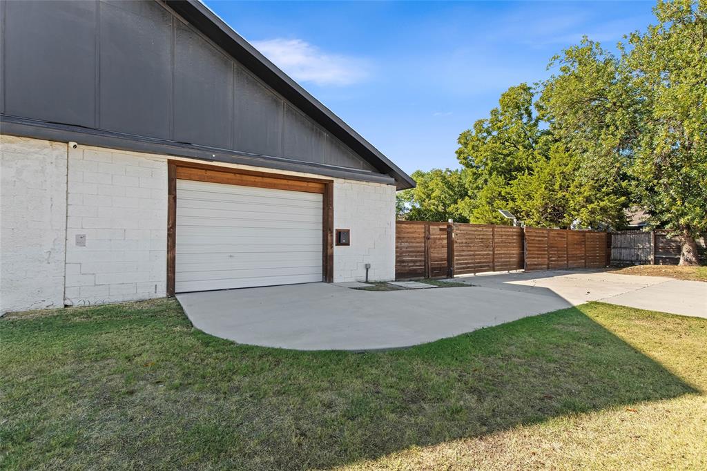 537 S Kealy Avenue Property Photo 3