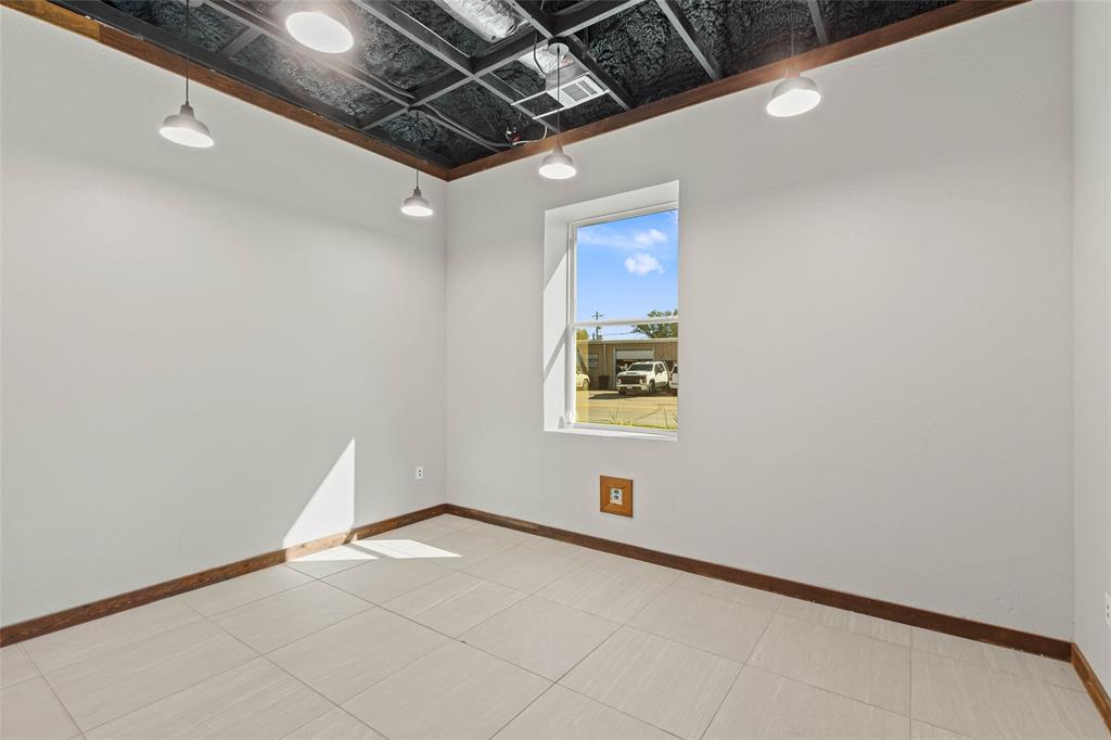 537 S Kealy Avenue Property Photo 11