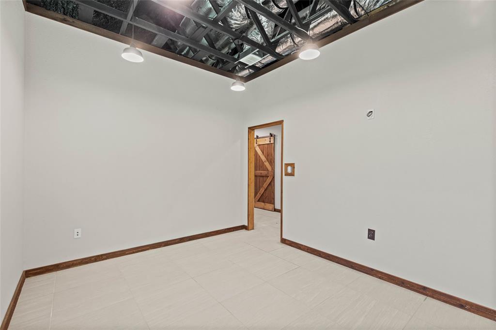 537 S Kealy Avenue Property Photo 12