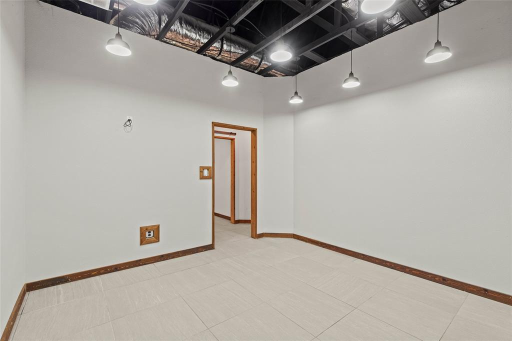 537 S Kealy Avenue Property Photo 14