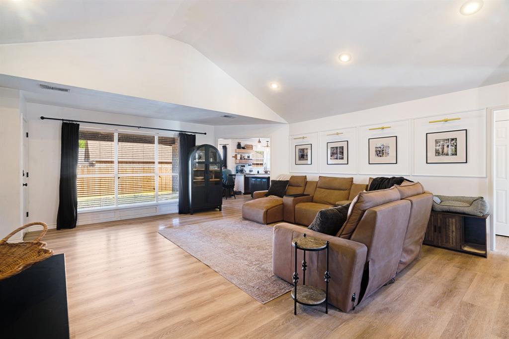 290 Ne 30th Street Property Photo 5