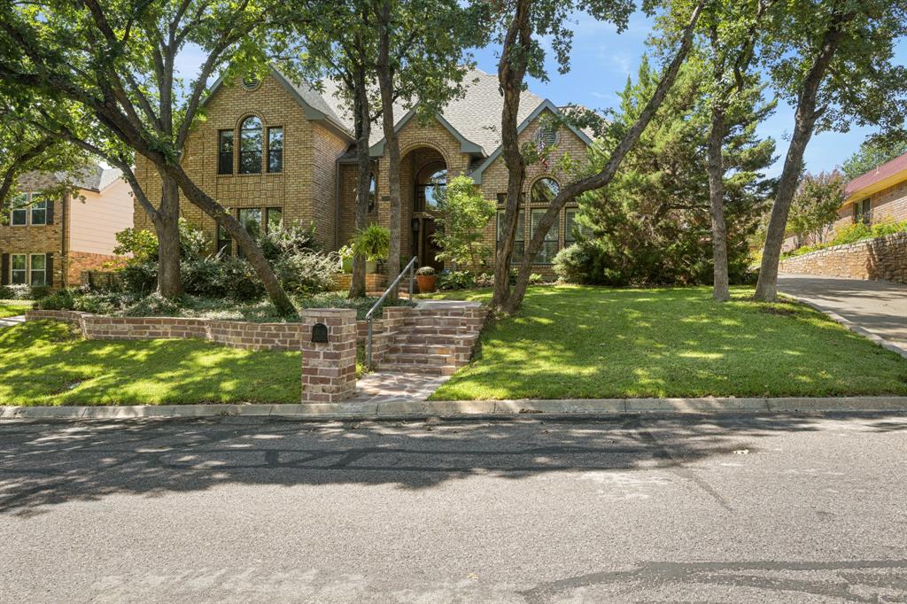 2104 Emerald Lake Drive Property Photo 1