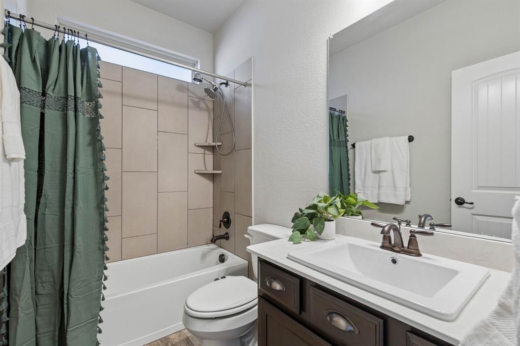 2113 Almassera Drive Property Photo 25