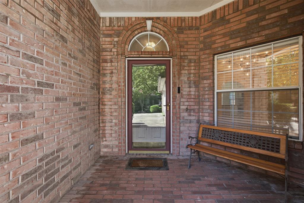 2813 Bradford Oaks Drive Property Photo 3