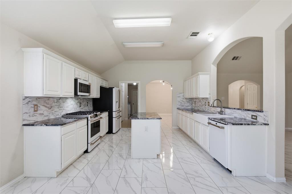 2813 Bradford Oaks Drive Property Photo 10