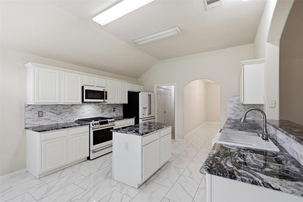 2813 Bradford Oaks Drive Property Photo 11
